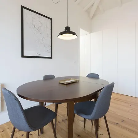 Lovelystay - Floor Balcony * Oporto
