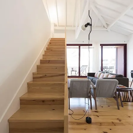 Lovelystay - Floor Balcony Oporto