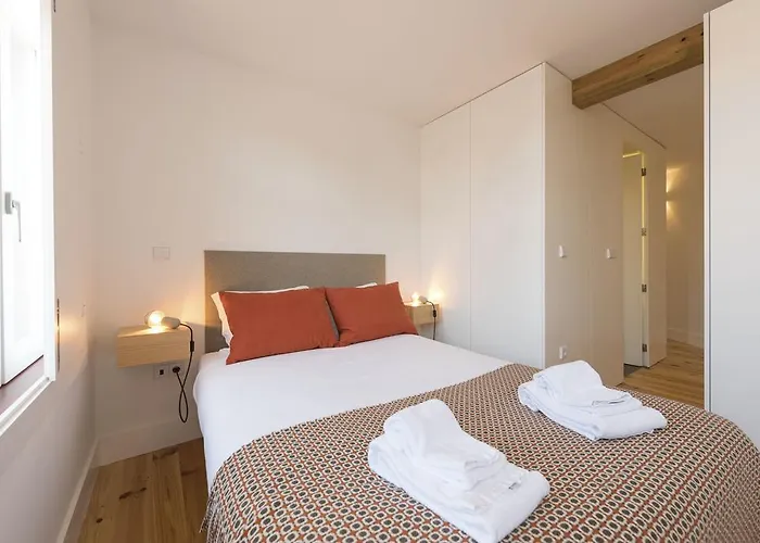 Lovelystay - Floor Balcony *