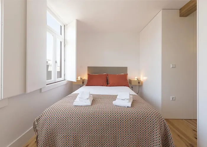 Lovelystay - Floor Balcony