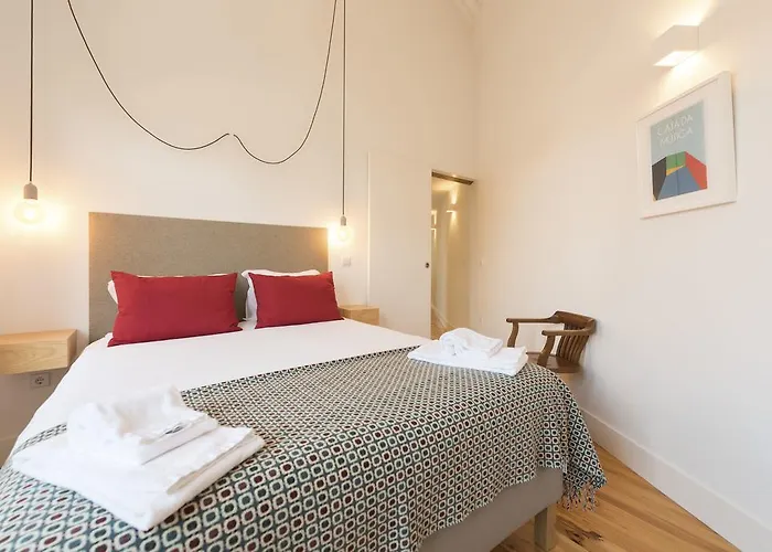 Lovelystay - Floor Balcony Порту