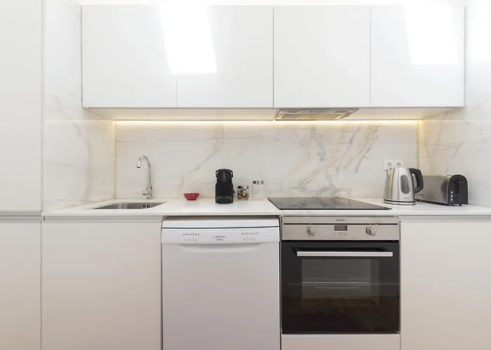 Lovelystay - Floor Balcony