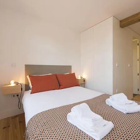 Lovelystay - Floor Balcony *