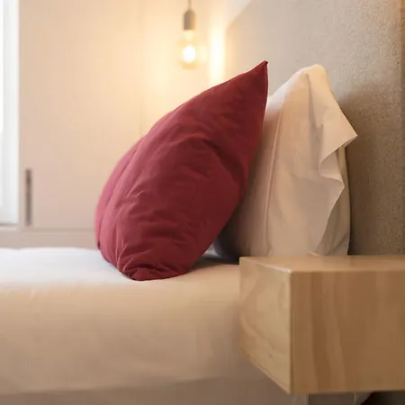 Lovelystay - Floor Balcony *