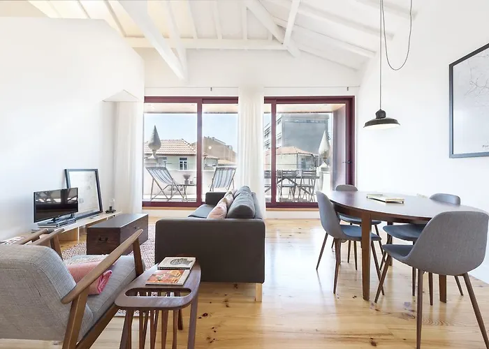 Lovelystay - Floor Balcony Apartman Porto