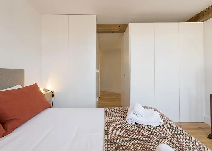 Lovelystay - Floor Balcony Apartman