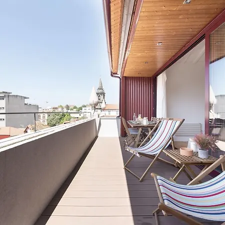 Апартаменты Lovelystay - Floor Balcony Порту